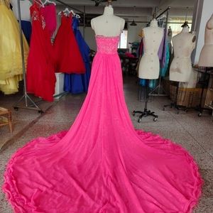Custom Yubin Guo ballgown. Hot pink!